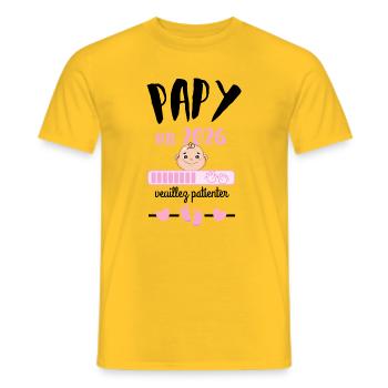 Papy en 2026 Fille Veuillez Patienter - T-shirt homme - jaune - Devant - AI Model Male 178 dark (178cm)