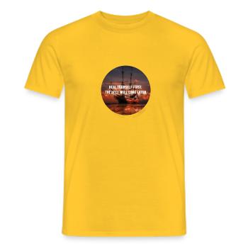 Pirat - Männer T-Shirt - Gelb - Vorne - AI Model Male 178 dark (178cm)