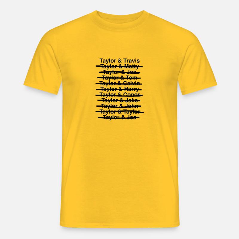 Taylor & Travis (Schwarzer Text) - Männer T-Shirt - Gelb