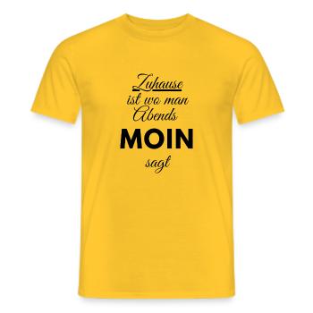 Zuhause ist wo man Abends Moin sagt. - Männer T-Shirt - Gelb - Vorne - AI Model Male 178 dark (178cm)