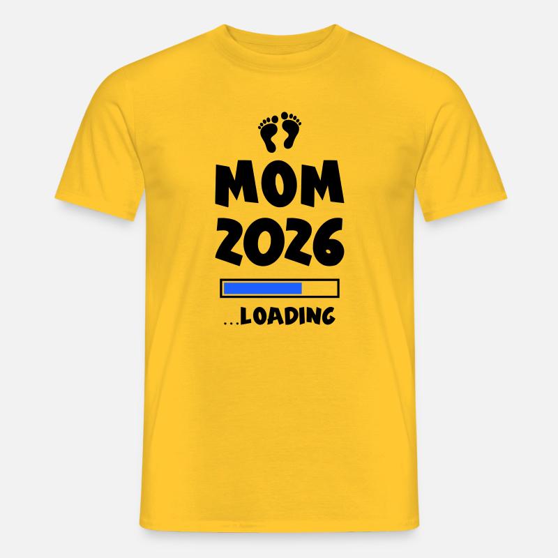 Mom 2026 Loading Mama - Männer T-Shirt - Gelb