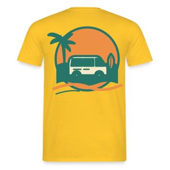 Sonnenuntergang Surfbus am Strand - Männer T-Shirt - Gelb - Hinten - AI Model Male 178 dark (178cm)