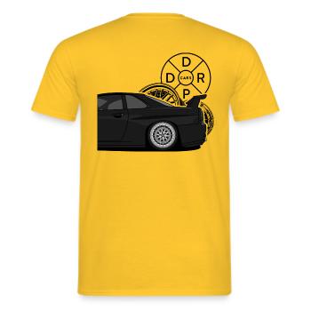 R34 GTR - Männer T-Shirt - Gelb - Hinten - AI Model Male 178 dark (178cm)
