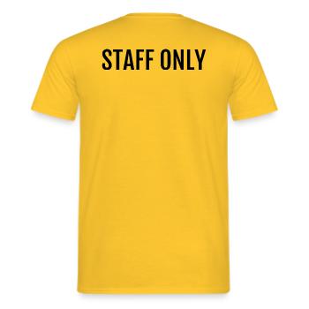 Staff Only (black) - Männer T-Shirt - Gelb - Hinten - AI Model Male 178 dark (178cm)