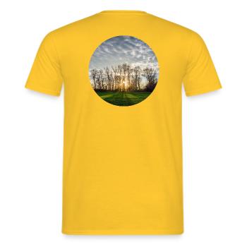 Sonnenlicht im Frühling - Männer T-Shirt - Gelb - Hinten - AI Model Male 178 dark (178cm)