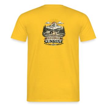 Chase the Sunrise | Camping Design - Männer T-Shirt - Gelb - Hinten - AI Model Male 178 dark (178cm)