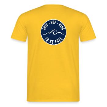Surf SUP Wing to be free – Badge in Navy - Männer T-Shirt - Gelb - Hinten - AI Model Male 178 dark (178cm)
