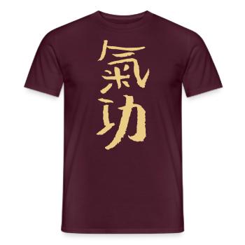 Qigong - Männer T-Shirt - Ziegelrot - Vorne - AI Model Male 178 light (178cm)