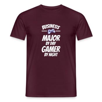 Business Major By Day Gamer By Night Video Game Pl - Männer T-Shirt - Ziegelrot - Vorne - AI Model Male 178 light (178cm)