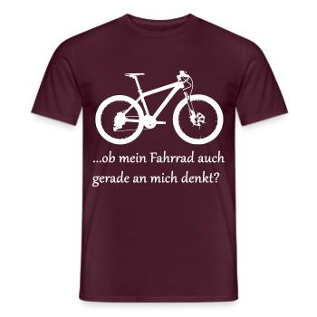 ...ob mein Bike auch gerade an mich denkt? - Männer T-Shirt - Ziegelrot - Vorne - AI Model Male 178 light (178cm)