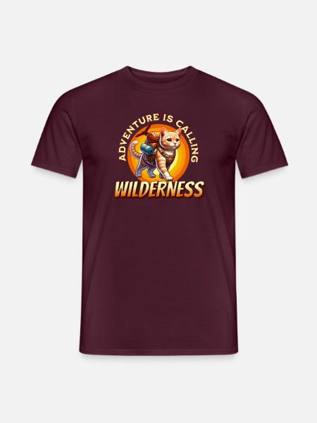 ADVENTURE IS CALLING | CAT - Männer T-Shirt - Ziegelrot