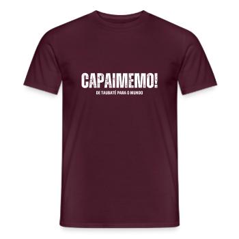 "Capaimemo! - Von Taubaté in die Welt hinaus" - Männer T-Shirt - Ziegelrot - Vorne - AI Model Male 178 light (178cm)