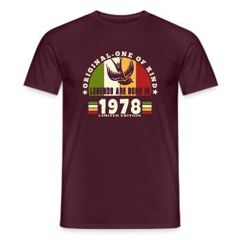 1978 Vintage Anniversaire Légende Cadeau - T-shirt homme - rouge brique - Devant - AI Model Male 178 light (178cm)