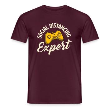 Social Distancing Expert - Gamer Console PC Lover - Men's T-Shirt - brick red - Front - AI Model Male 178 light (178cm)