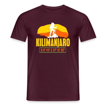 Mt. Kilimanjaro Cool Coordinates T-Shirt de randonnée - T-shirt homme - rouge brique - Devant - AI Model Male 178 light (178cm)