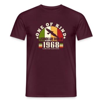 Legend Born 1968 anniversaire 56 ans - T-shirt homme - rouge brique - Devant - AI Model Male 178 light (178cm)