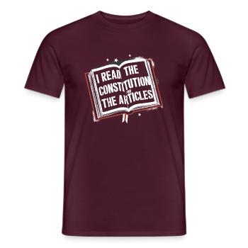 Constitution et humour – pour les vrais assoiffés de connaissances - T-shirt homme - rouge brique - Devant - AI Model Male 178 light (178cm)