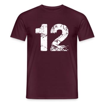 12 - Männer T-Shirt - Ziegelrot - Vorne - AI Model Male 178 light (178cm)