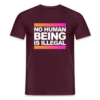 aucun humain n’est illégal - The Original - T-shirt homme - rouge brique - Devant - AI Model Male 178 light (178cm)