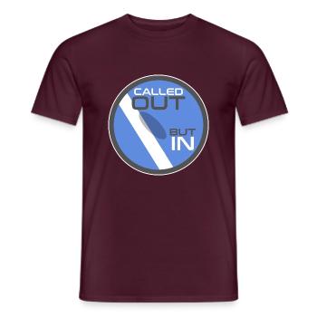 called out but in blue - T-shirt homme - rouge brique - Devant - AI Model Male 178 light (178cm)