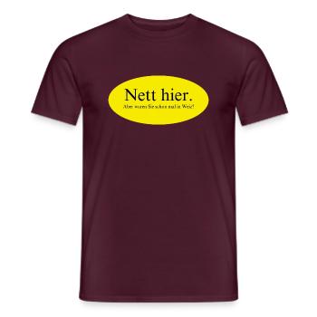 Nett hier, aber waren Sie schon mal in Weiz? - Männer T-Shirt - Ziegelrot - Vorne - AI Model Male 178 light (178cm)