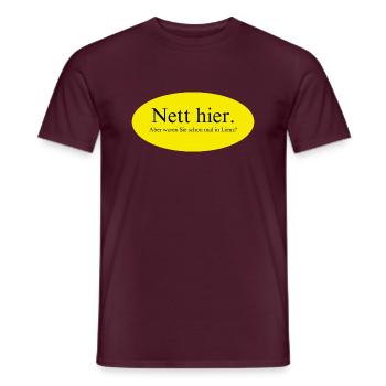 Nett hier, aber waren Sie schon mal in Lienz? - Männer T-Shirt - Ziegelrot - Vorne - AI Model Male 178 light (178cm)