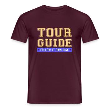 Guide touristique Suivez à vos risques et périls Photographe Kame - T-shirt homme - rouge brique - Devant - AI Model Male 178 light (178cm)