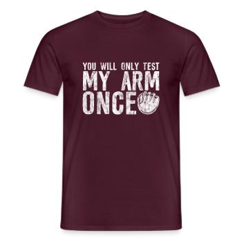 Vous ne testerez mon bras qu’une seule fois 2 - T-shirt homme - rouge brique - Devant - AI Model Male 178 light (178cm)