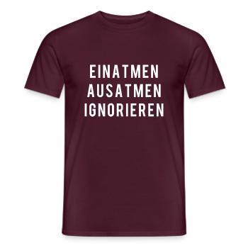 EINATMEN AUSATMEN IGNORIEREN - Männer T-Shirt - Ziegelrot - Vorne - AI Model Male 178 light (178cm)