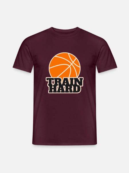 Train Hard Basketball - Männer T-Shirt - Ziegelrot