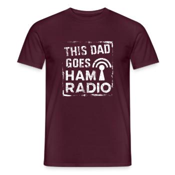 Papa est tout au sujet de la radio amateur ! - T-shirt homme - rouge brique - Devant - AI Model Male 178 light (178cm)