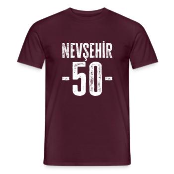 Nevşehir 50 – Cappadoce de Türkiye - T-shirt homme - rouge brique - Devant - AI Model Male 178 light (178cm)