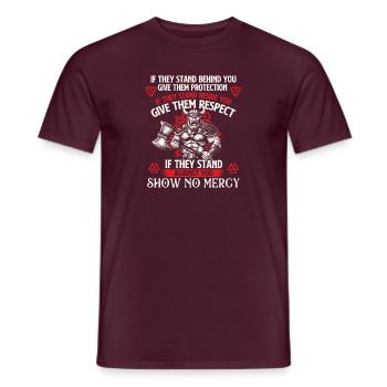Wenn sie gegen dich stehen, zeige keine Gnade - Viking - Männer T-Shirt - Ziegelrot - Vorne - AI Model Male 178 light (178cm)