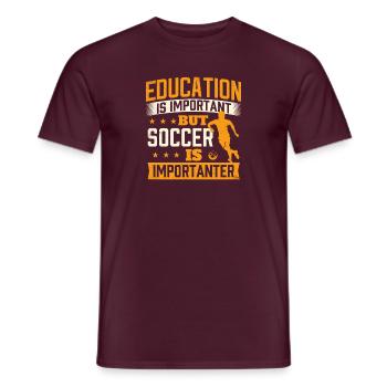 Bildung ist wichtig, aber Fußball ist wichtiger - Männer T-Shirt - Ziegelrot - Vorne - AI Model Male 178 light (178cm)