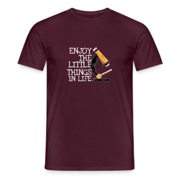 Biologie Biologe Mikroskop - Männer T-Shirt - Ziegelrot - Vorne - AI Model Male 178 light (178cm)