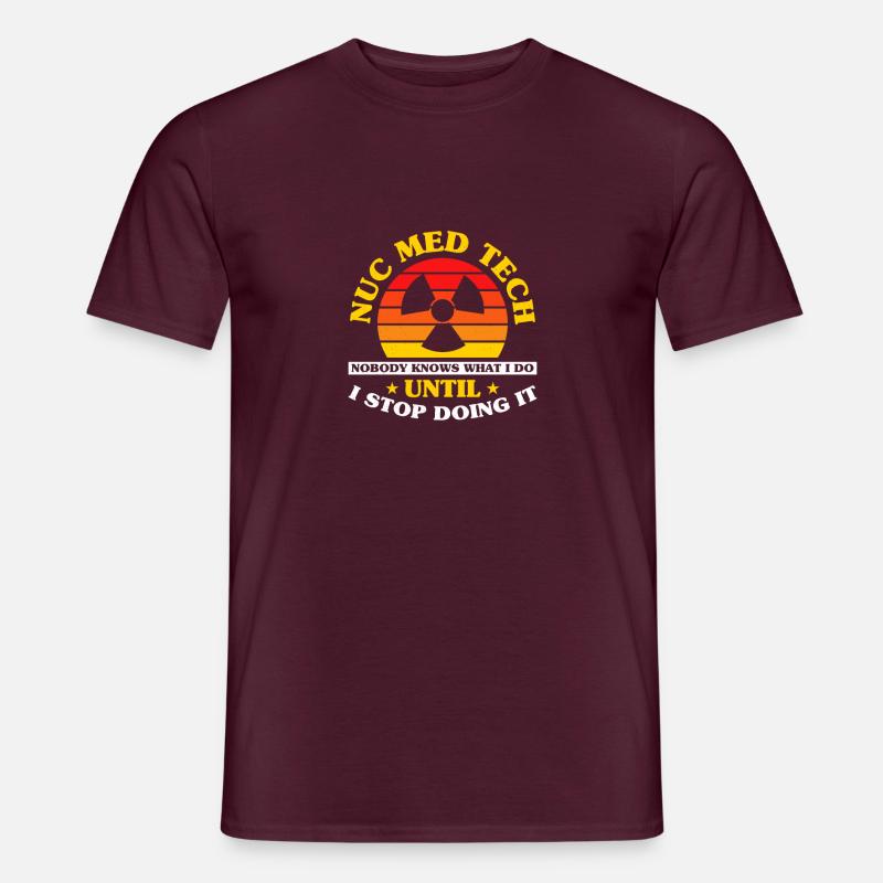 Nuc Med Tech Nuklearmedizinischer Technologe - Männer T-Shirt - Ziegelrot