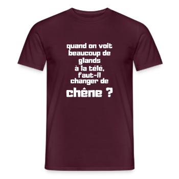 t-shirt humoristique, cadeau homme, femme, humour - T-shirt homme - rouge brique - Devant - AI Model Male 178 light (178cm)