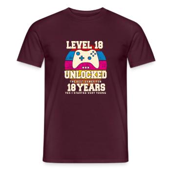 Original 2006 18 ans Niveau 18 Débloquer - T-shirt homme - rouge brique - Devant - AI Model Male 178 light (178cm)