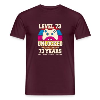 Original 1951 73 Jahre alt Level 73 Freischalten - Männer T-Shirt - Ziegelrot - Vorne - AI Model Male 178 light (178cm)