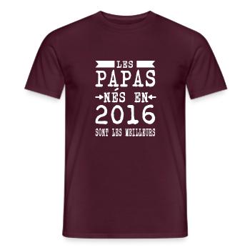 Les Papas nés en 2016 sont meilleurs - T-shirt homme - rouge brique - Devant - AI Model Male 178 light (178cm)