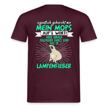 Mops Lampenfieber Pug - Männer T-Shirt - Ziegelrot - Hinten - AI Model Male 178 light (178cm)