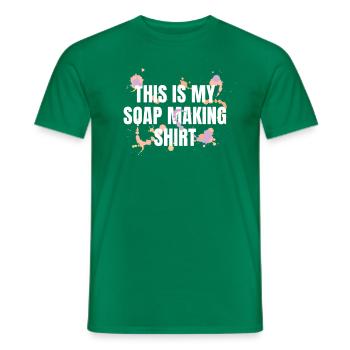 Fabrication de savon amusante Voici ma fabrication - T-shirt homme - vert - Devant - AI Model Male 178 dark (178cm)