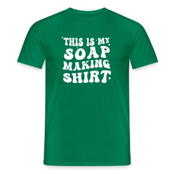 Fabrication de savon amusante Voici ma fabrication - T-shirt homme - vert - Devant - AI Model Male 178 dark (178cm)