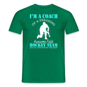 Trainer einer verdammt guten Feldhockeymannschaft - Männer T-Shirt - Kelly Green - Vorne - AI Model Male 178 dark (178cm)