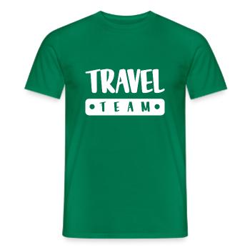 Travel Team - Männer T-Shirt - Kelly Green - Vorne - AI Model Male 178 dark (178cm)