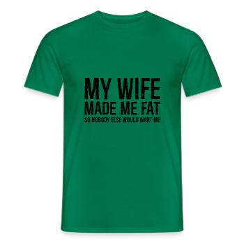 Meine Frau hat mir ein dickes komisches Hemd gemacht - Männer T-Shirt - Kelly Green - Vorne - AI Model Male 178 dark (178cm)