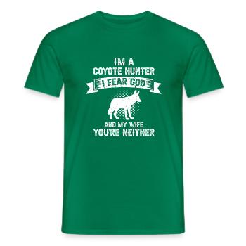 Capture de coyotes et conception de chasseur de coyotes - T-shirt homme - vert - Devant - AI Model Male 178 dark (178cm)