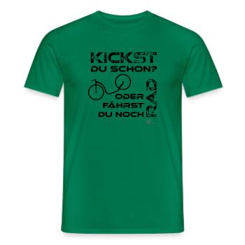 Tretrollerspruch - Kickst du schon? - Männer T-Shirt - Kelly Green - Vorne - AI Model Male 178 dark (178cm)