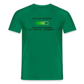 Prochaine connerie en cours de téléchargement - T-shirt homme - vert - Devant - AI Model Male 178 dark (178cm)