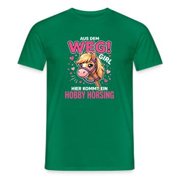 Aus dem weg girl hier kommt ein hobby horsing - Männer T-Shirt - Kelly Green - Vorne - AI Model Male 178 dark (178cm)